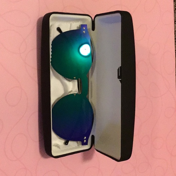 Mirror Sunglasses (Adult) - Picture 7 of 7
